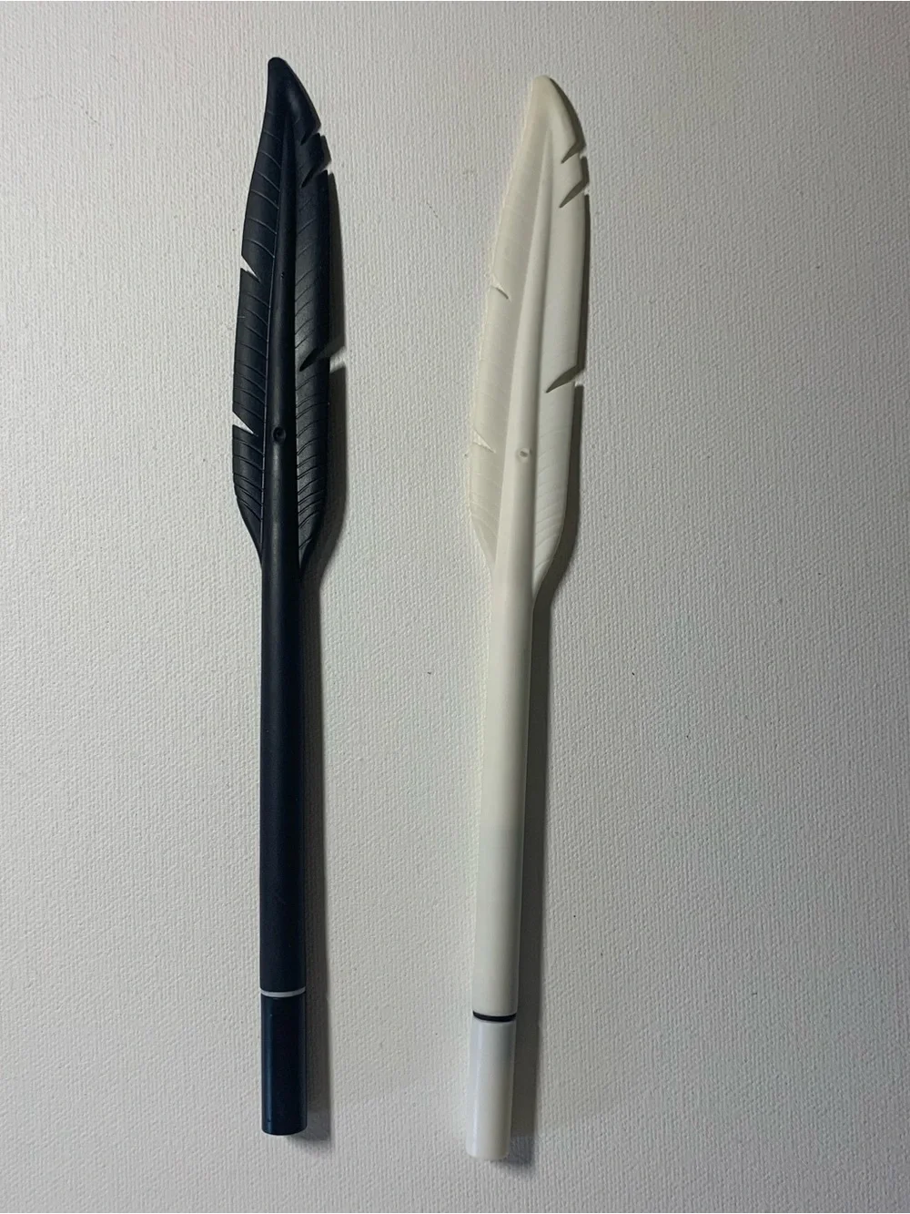 Black and white duo feather pens